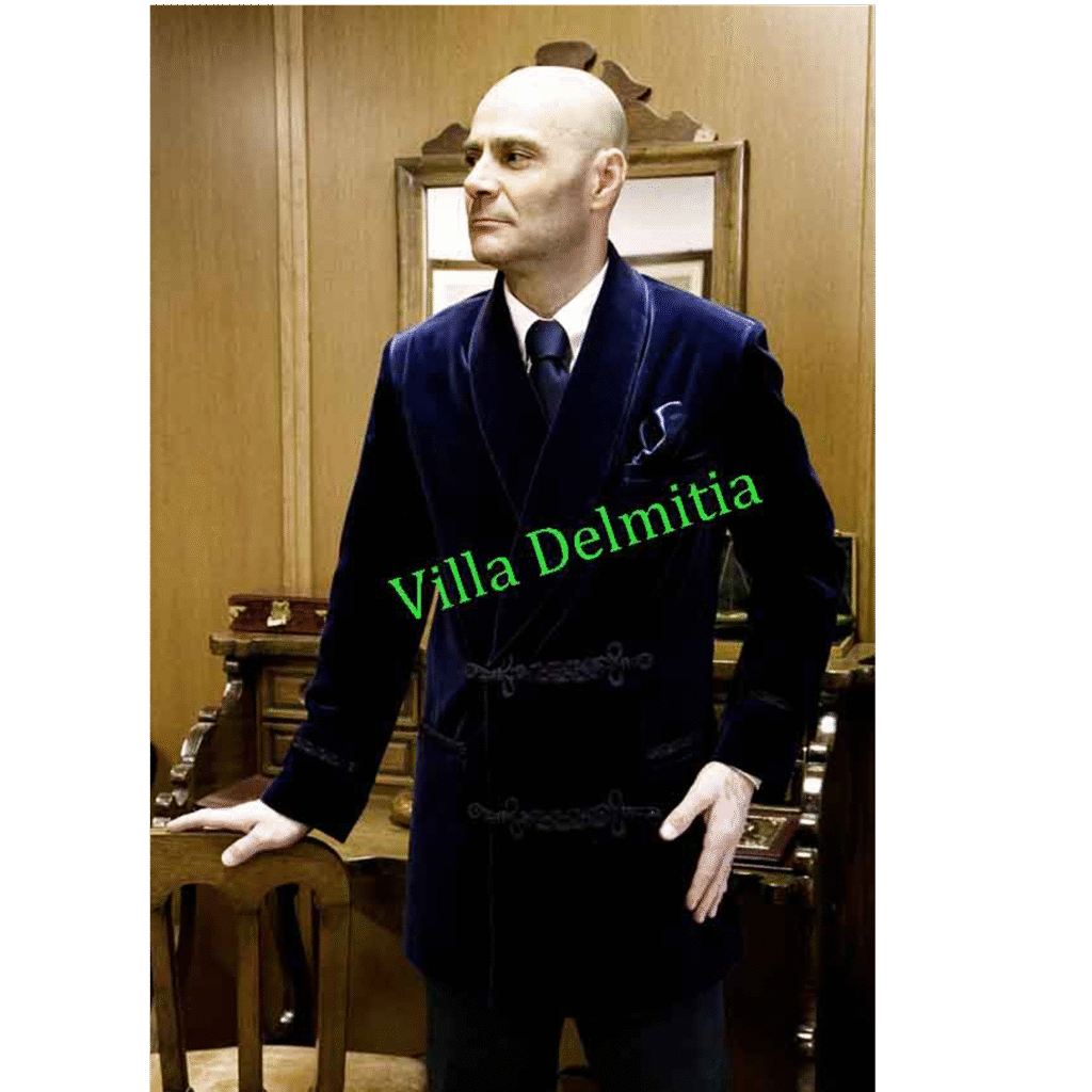 VESTE D'INTERIEUR EN VELOURS BRANDEBOURGS POCHES ET POIGNETS AVEC GANSES