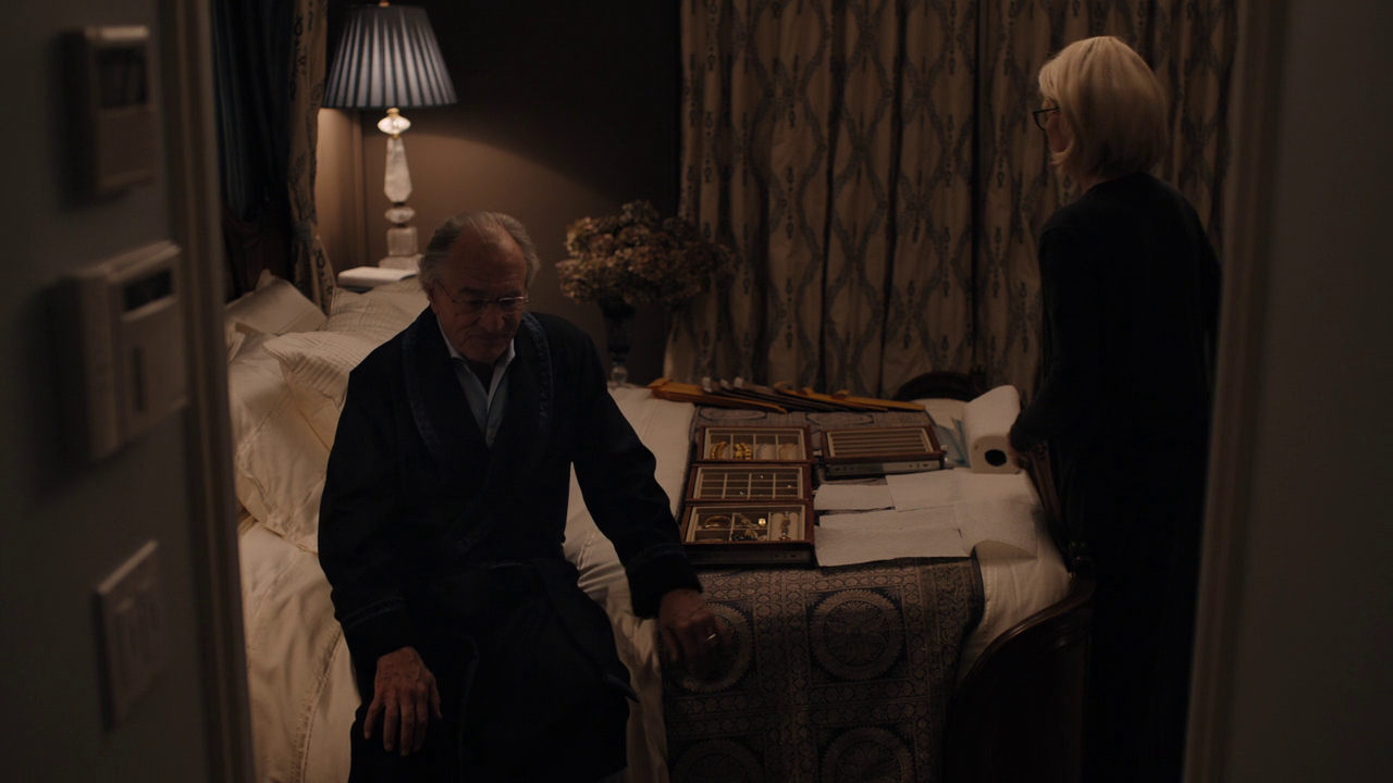 Robert De Niro in The Wizard of Lies con capi Villa del Mitia