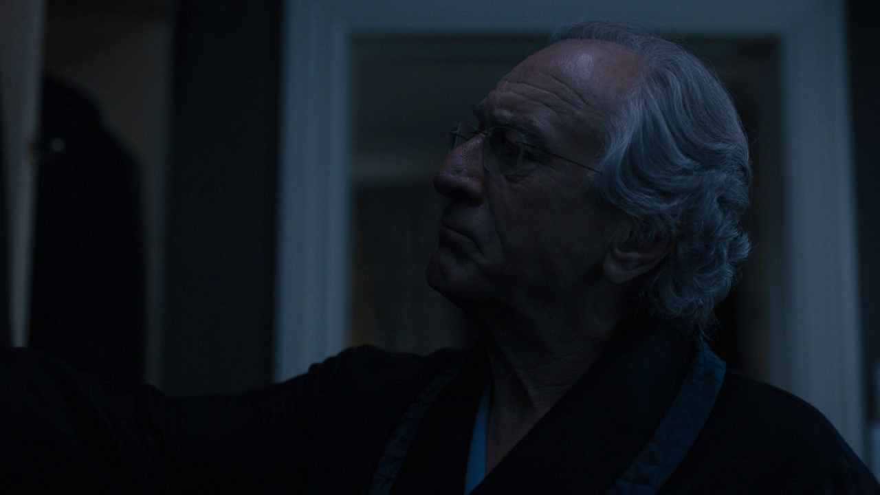 Robert De Niro in The Wizard of Lies con capi Villa del Mitia